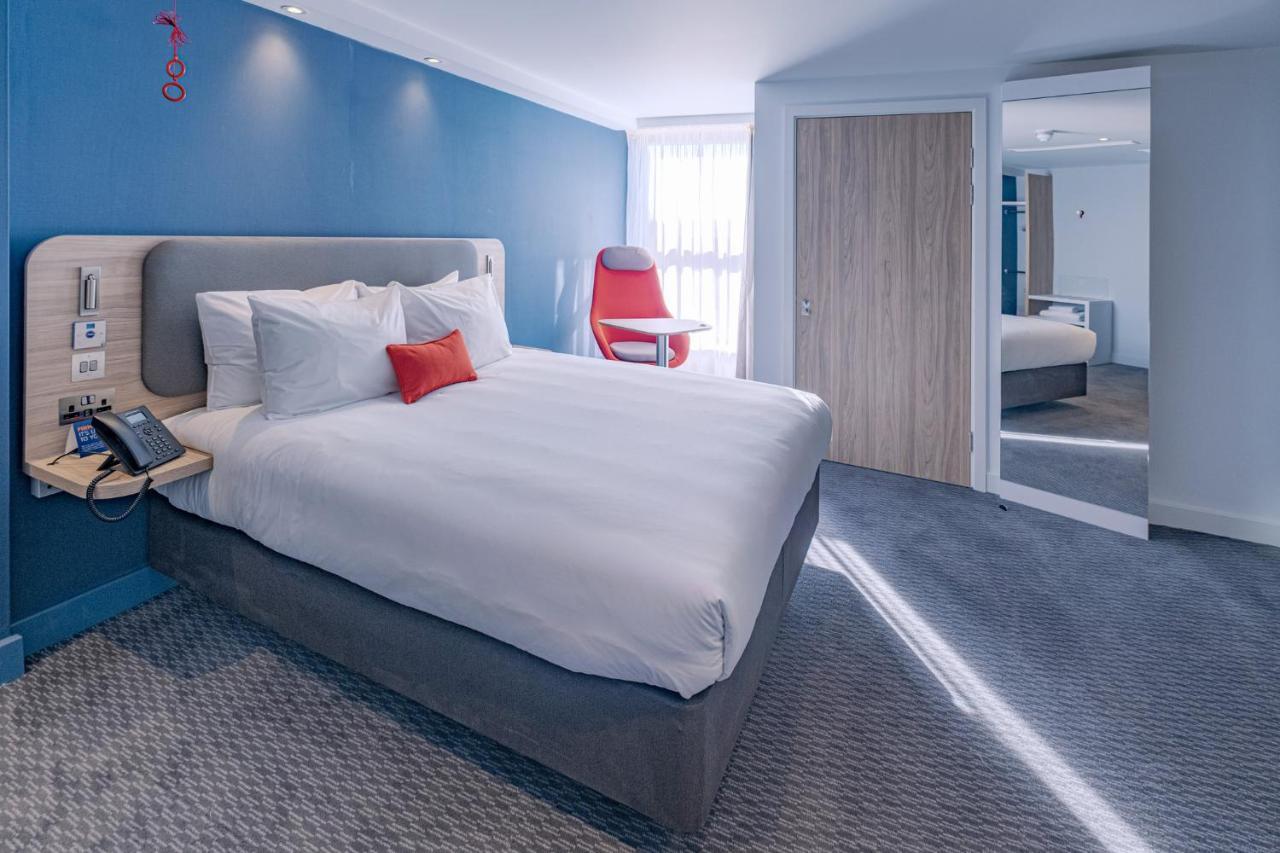 Holiday Inn Express - Fleet By Ihg 外观 照片