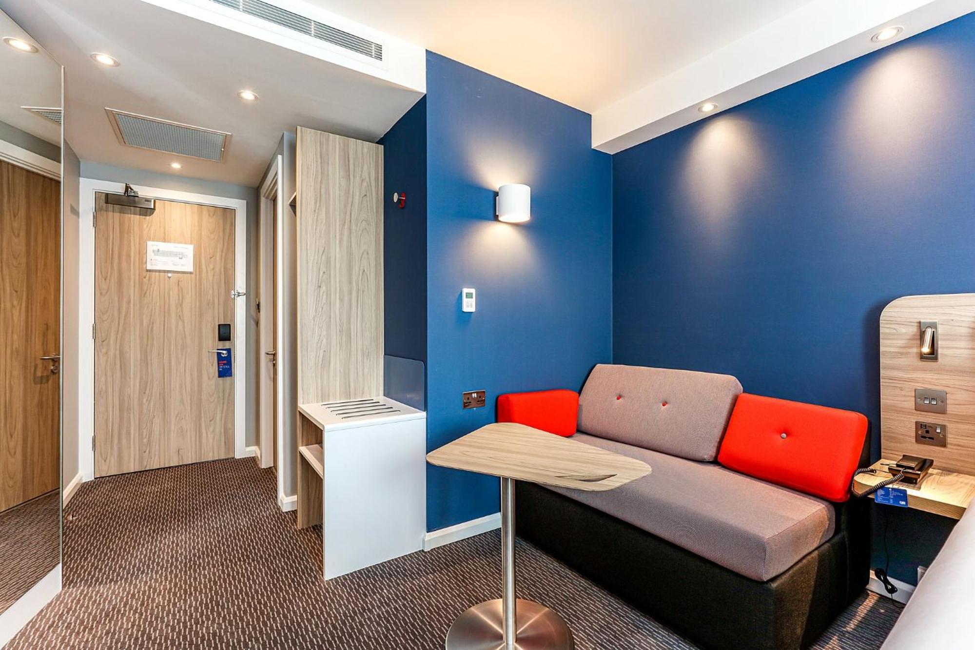 Holiday Inn Express - Fleet By Ihg 外观 照片